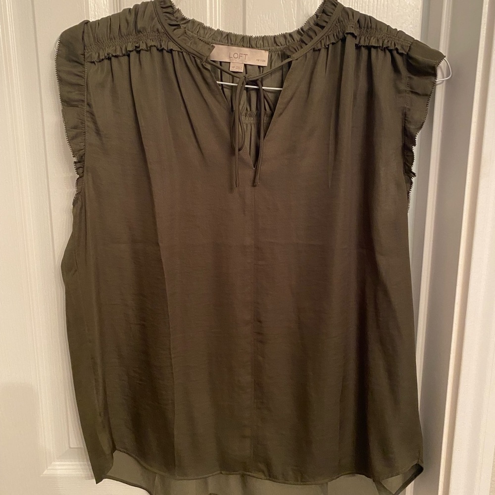 Very cute flowy sleeveless top